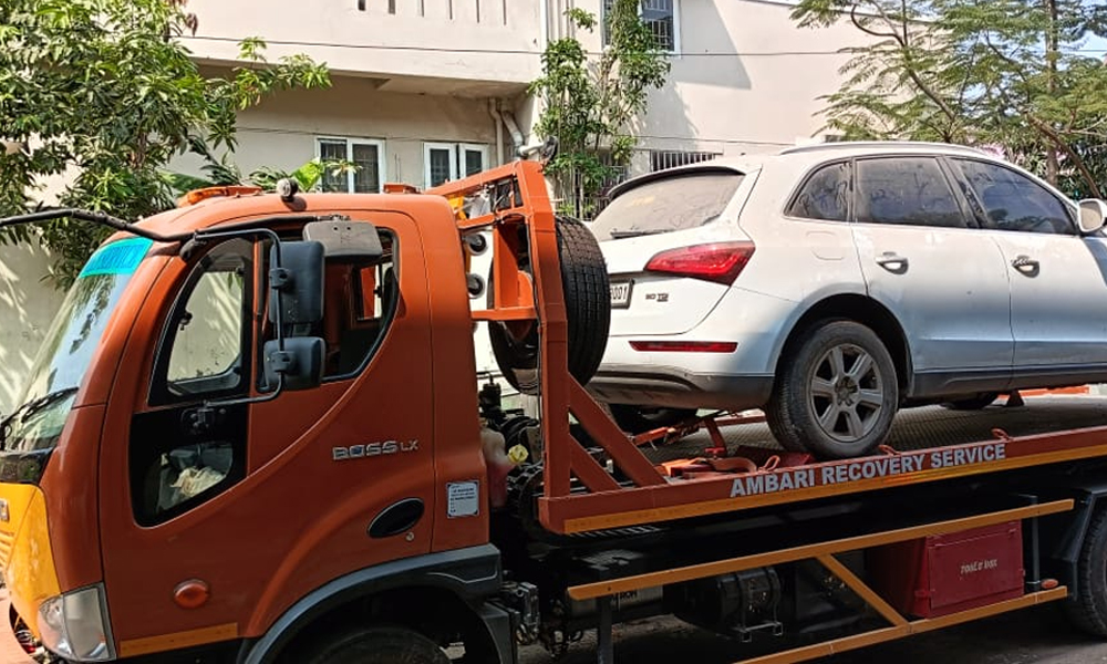 Accident Vehicle Towing Service in Ayapakkam
